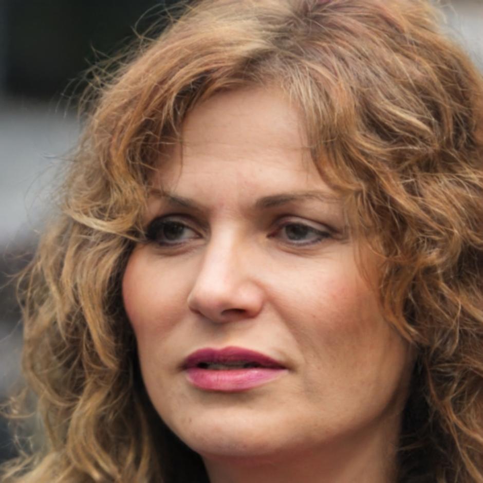 Retrato profesional de estudiante satisfecha